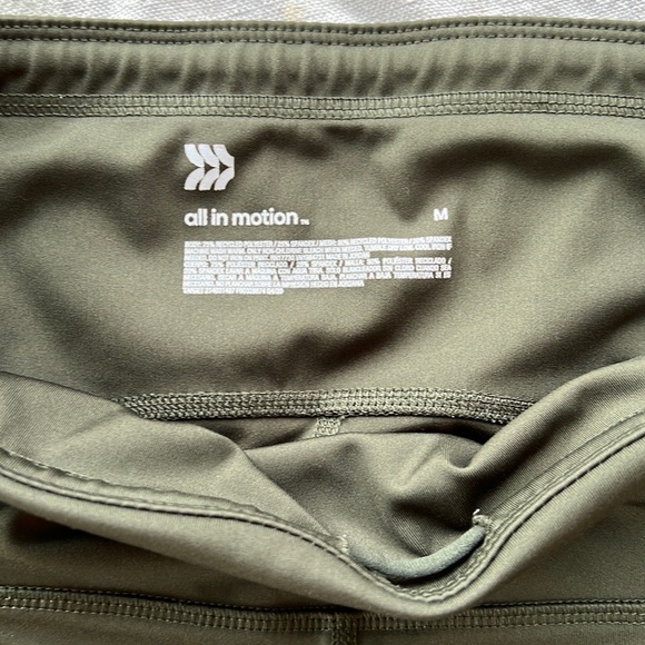 Like new Womens all in motion leggings. Medium - Picture 4 of 6